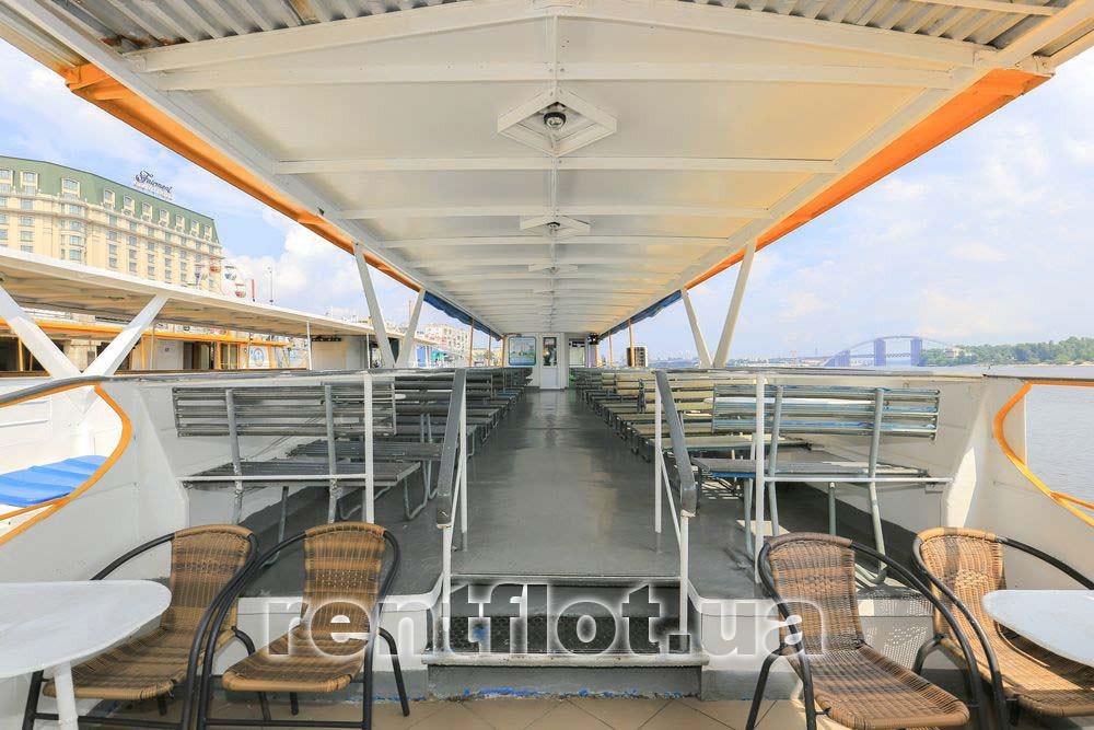 Enlarge photo of the upper deck terrace Upper deck terrace