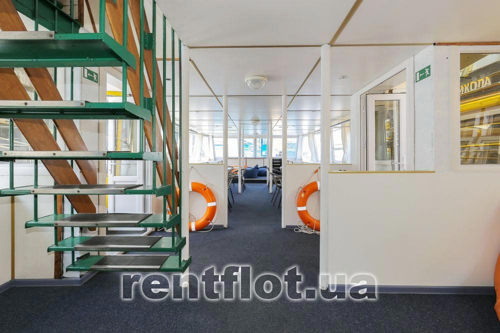 Збільшити фото проходу до виходу з теплохода Каштан-17 Прохід до виходу з теплохода Каштан-17