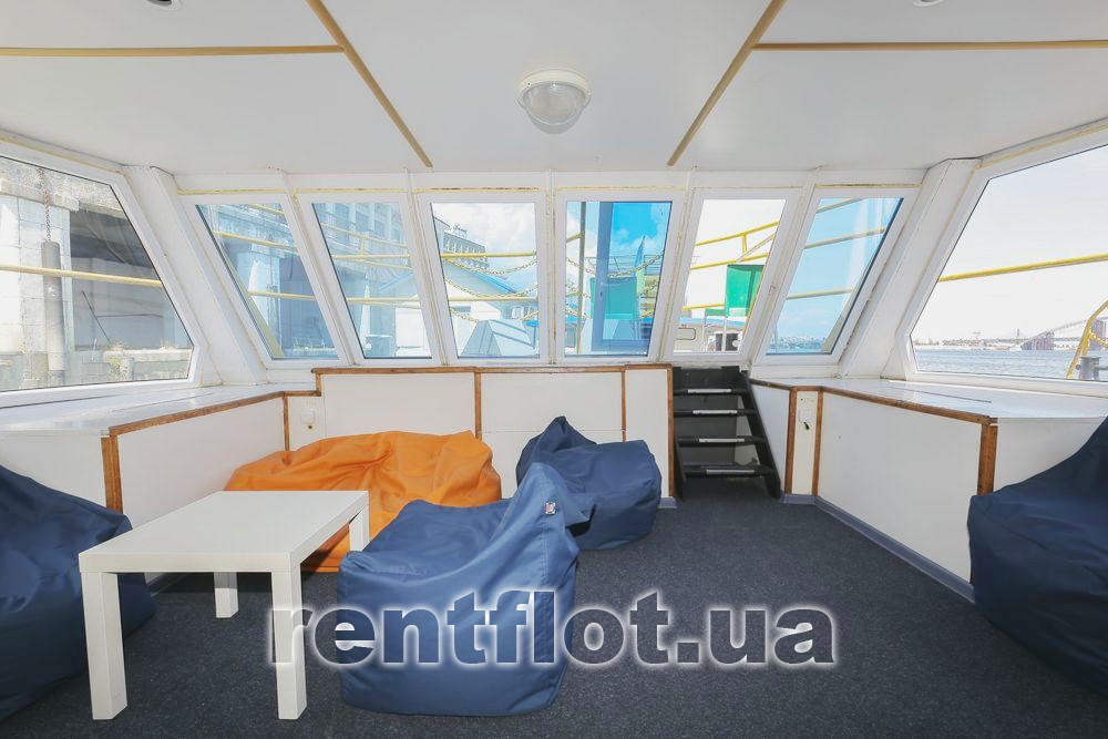 Збільшити фото виходу на ніс теплохода Каштан-17 Вихід на ніс теплохода Каштан-17