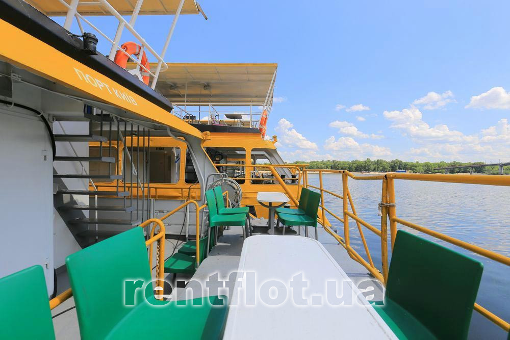 Збільшити фото місць відпочинку на кормі нижньої палуби теплохода Каштан-17 Місця відпочинку на кормі нижньої палуби теплохода Каштан-17