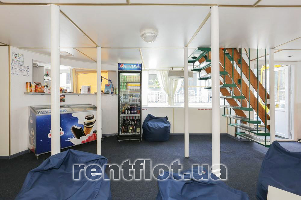 Збільшити фото просторій зони бару на нижній палубі теплохода каштан-17 Простора зона бару на нижній палубі теплохода каштан-17