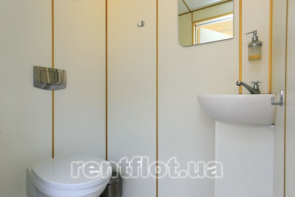 Збільшити фото гальюна на теплоході Каштан-17 Гальюн на теплоході Каштан-17