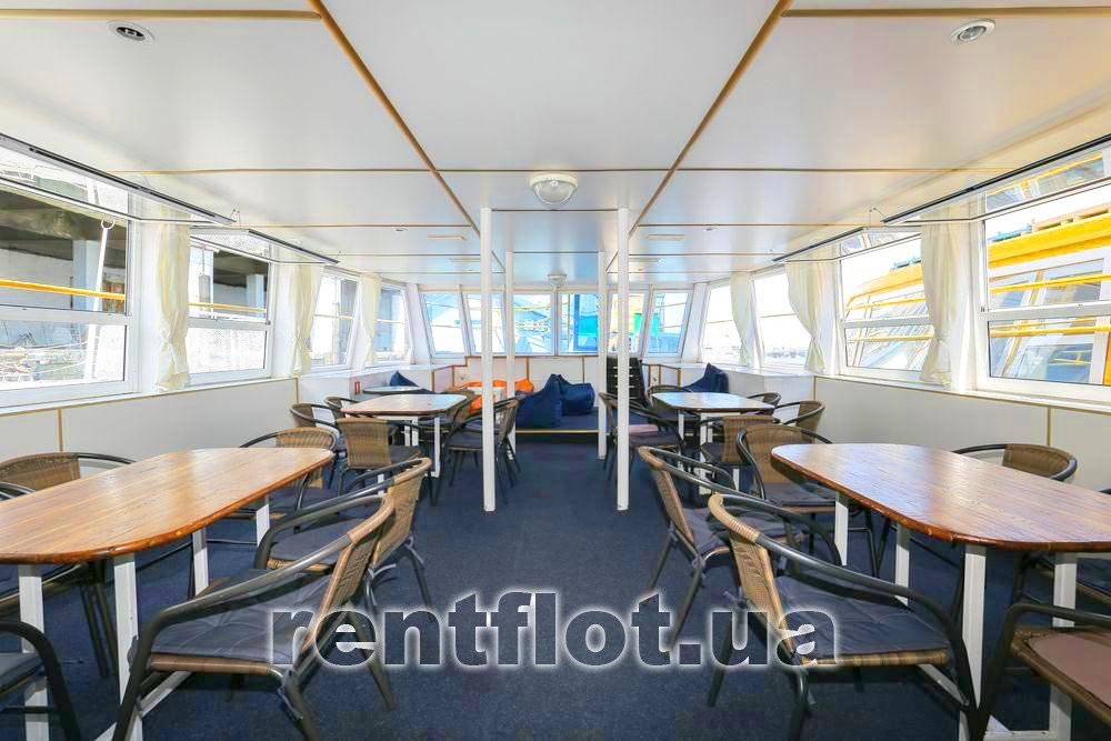 Збільшити фото кормової кают-компанії нижньої палуби теплохода Каштан-17 Кормова кают-компанія нижньої палуби теплохода Каштан-17