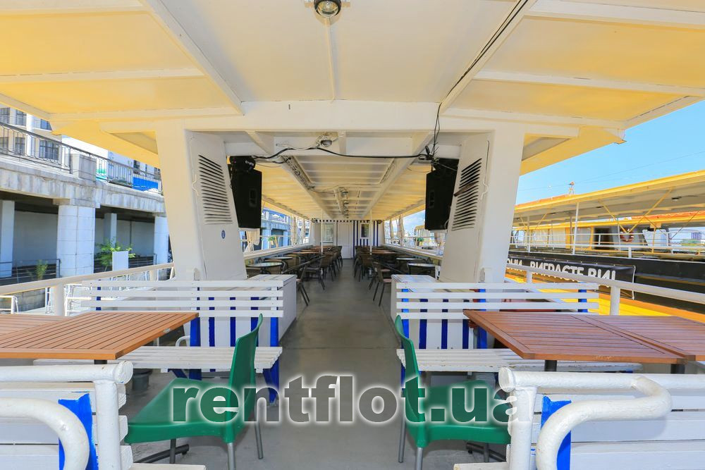 Збільшити фото верхньої палуби теплохода Каштан-17 Верхня палуба теплохода Каштан-17