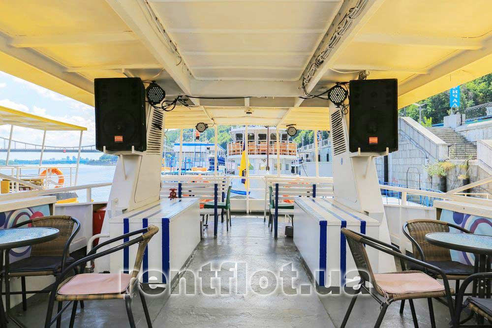 Увеличить фото музыкального оборудования верхней палубы теплохода Каштан-17 Музичне обладнання верхньої палуби теплохода Каштан-17