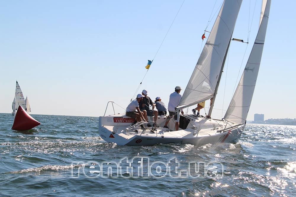 Момент парусной регаты на Черном море