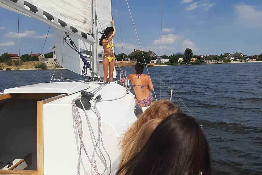 Увеличить фото прогулки на парусной яхте Либерта Прогулка на парусной яхте Либерта