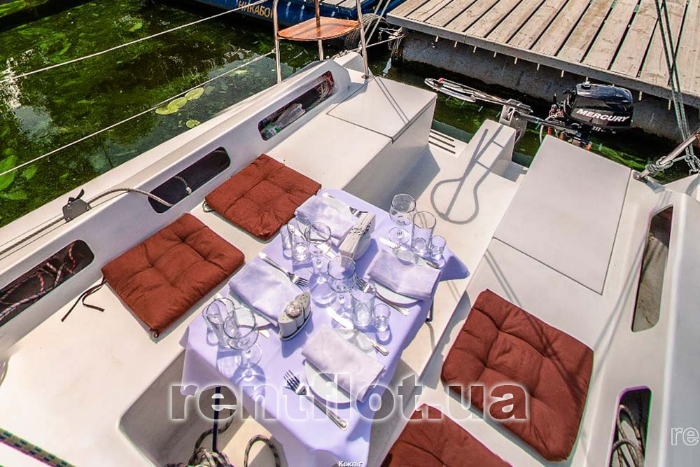 Увеличить фото банкета на кокпите парусной яхты Либерта Банкет на кокпите парусной яхты Либерта