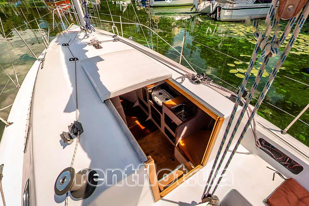 Увеличить фото входа в кают-компанию парусной яхты Либерта Вход в кают-комапнию парусной яхты Либерта