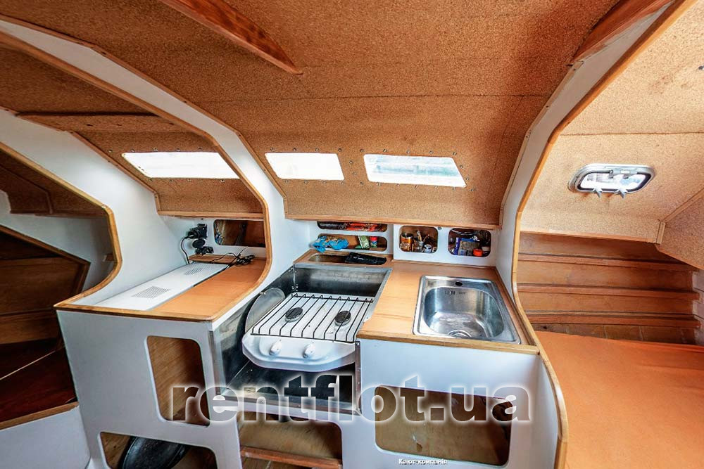 Увеличить фото кокпита на парусной яхте Либерта Кокпит на парусной яхте Либерта