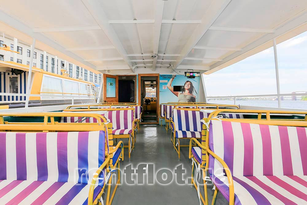 Збільшити фото верхньої палуби теплохода Микола Дудка Верхня палуба теплохода Микола Дудка