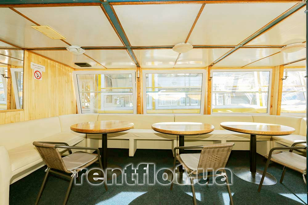 Збільшити фото меблів в носовому салоні теплохода Микола Дудка Меблі в носовому салоні теплохода Микола Дудка