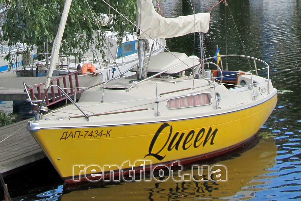 Sailing yacht Queen at the pier