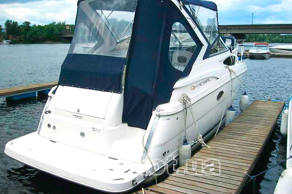 Увеличить фото кормы моторной яхты Регал Корма моторной яхты Регал