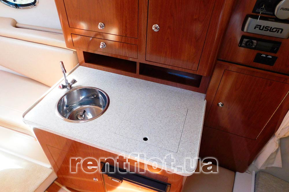 Увеличить фото камбуза моторной яхты Регал Камбуз моторной яхты Регал