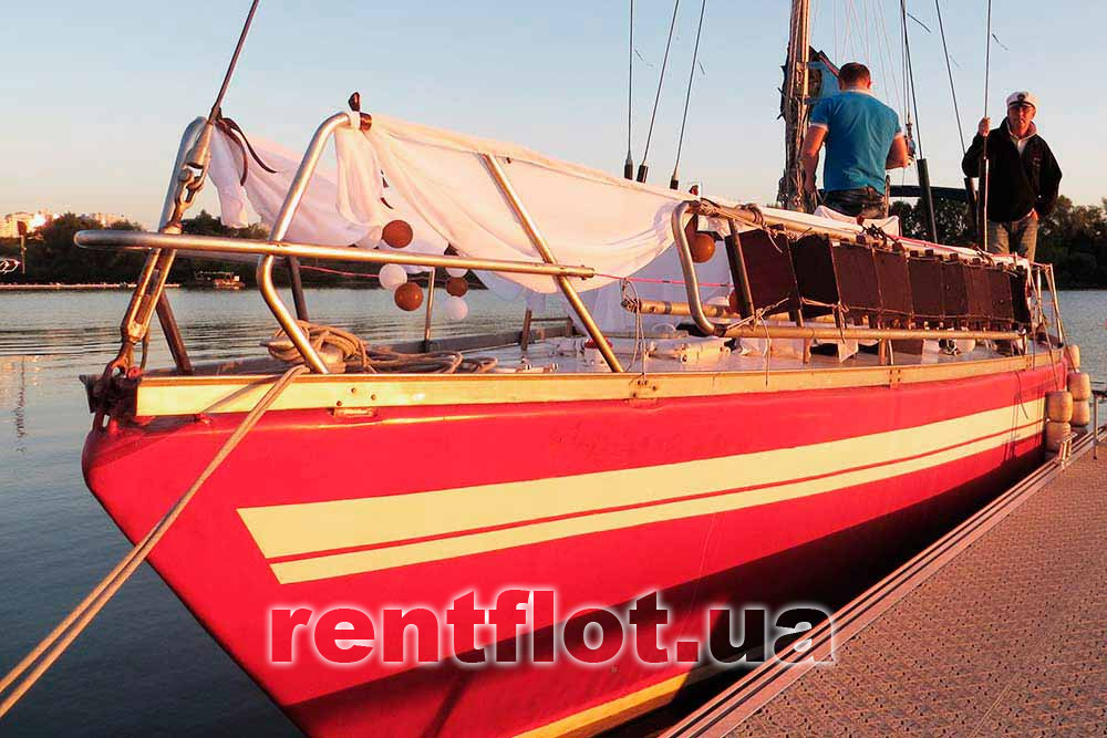 Enlarge photo of the bow of sailing yacht Rif The bow of the sailing yacht Rif