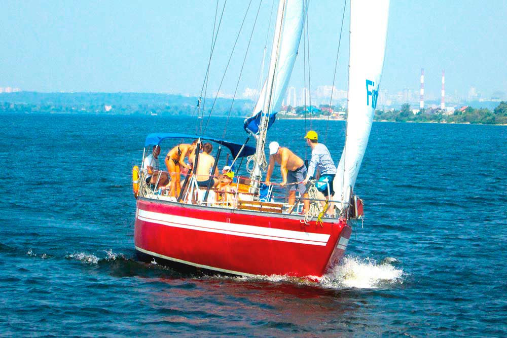 Enlarge photo of the right side of the sailing yacht Rif Right side of the sailing yacht Rif