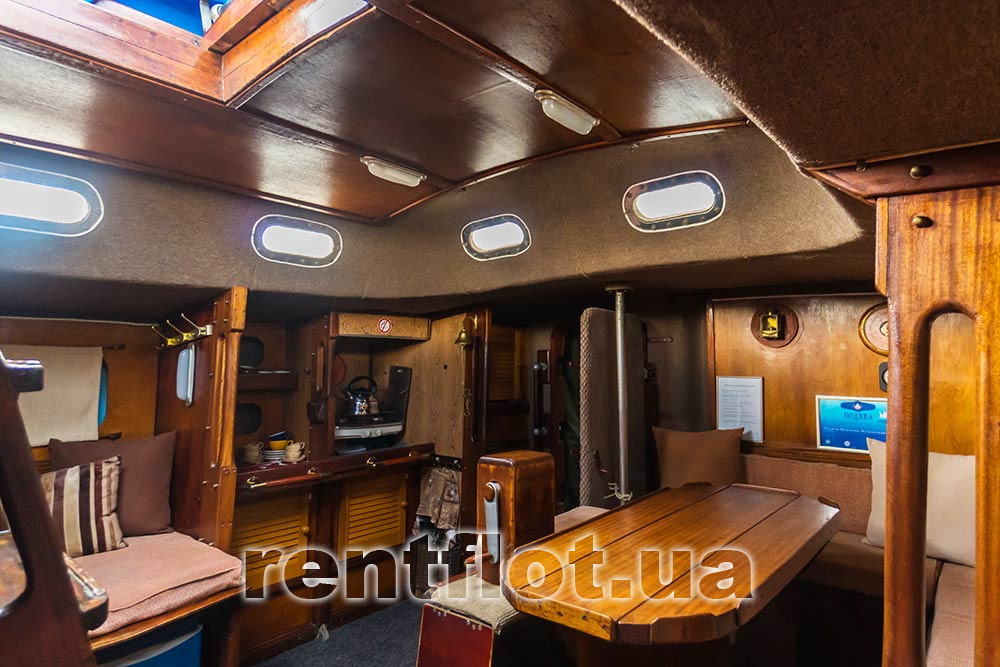 Enlarge photo of the saloon on sailing yacht Rif Saloon on sailing yacht Rif