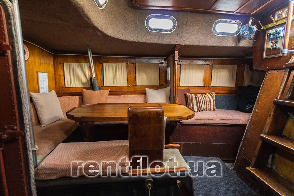 Enlarge photo of the right side of the saloon of sailing yacht Rif The right side of the saloon of the sailing yacht Rif