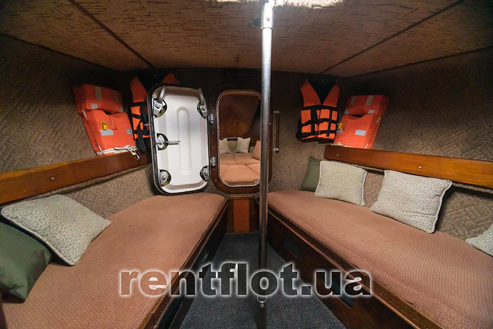 Enlarge photo of the entrance to the bow cabin of the sailing yacht Rif Entrance to the bow cabin of sailing yacht Rif