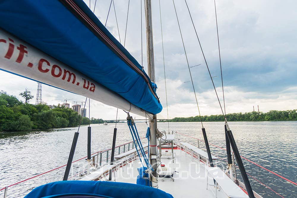 Enlarge photo of boom of sailing yacht Rif Boom sailing yacht Rif