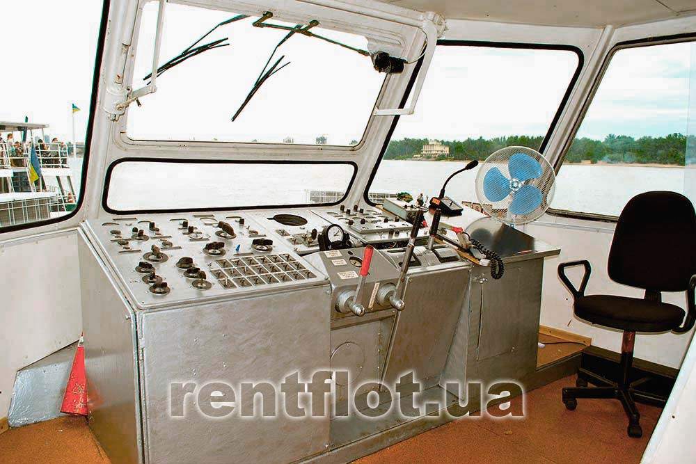 Увеличить фто поста рулевого управления теплоходом Риверест-4 Пост рулевого управления теплоходом Риверест-4