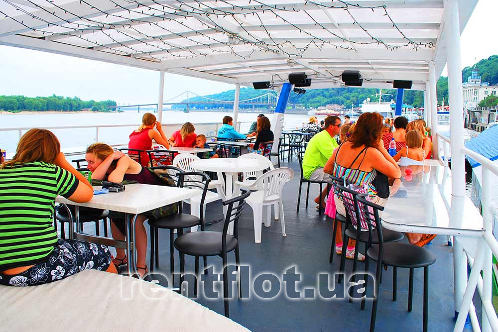 З друзями на теплоході Риверест