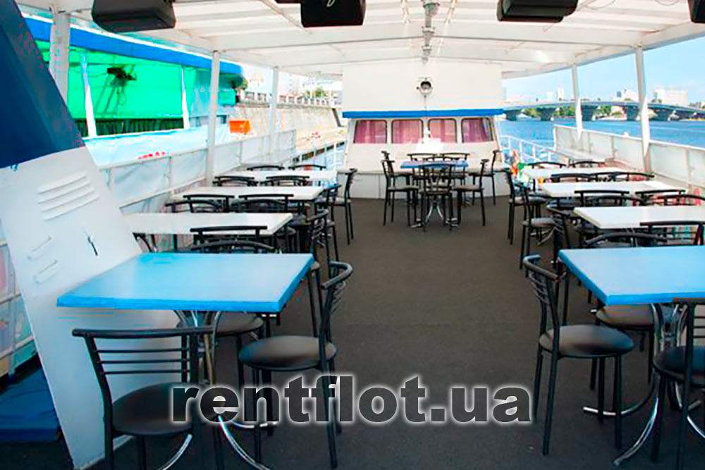 Enlarge photo of the passage to the bow of the upper deck of the motor ship Riverest Passage to the bow of the upper deck of motor ship Riverest