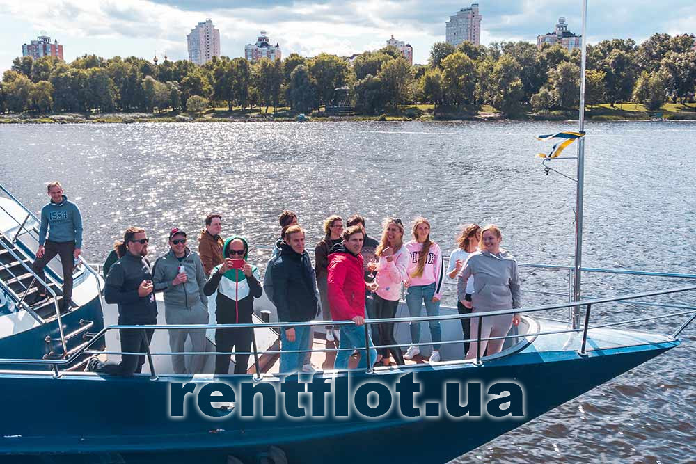 Збільшити фото свята на моторній яхті Романтик Свято на моторній яхті Романтик