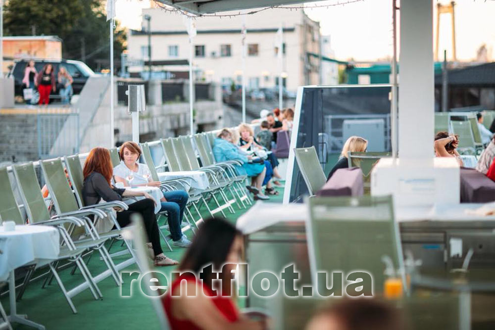 Увеличить фото встречи с друзьями на теплоходе Lux лайнер Встреча с друзьями на теплоходе Lux лайнер