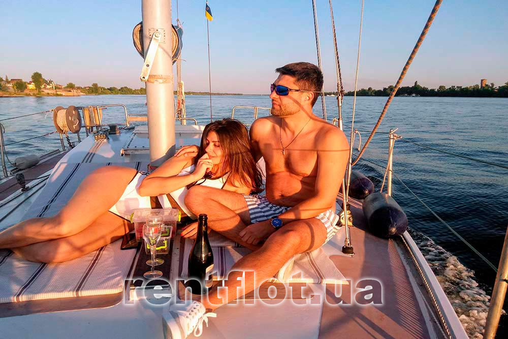 Збільшити фото романтичної прогулянки на парусній яхті Воля Романтична прогулянка на парусній яхті Воля