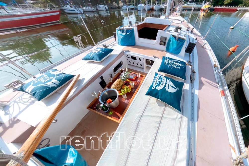 Збільшити фото кокпіту парусної яхти Воля Кокпіт парусної яхти Воля