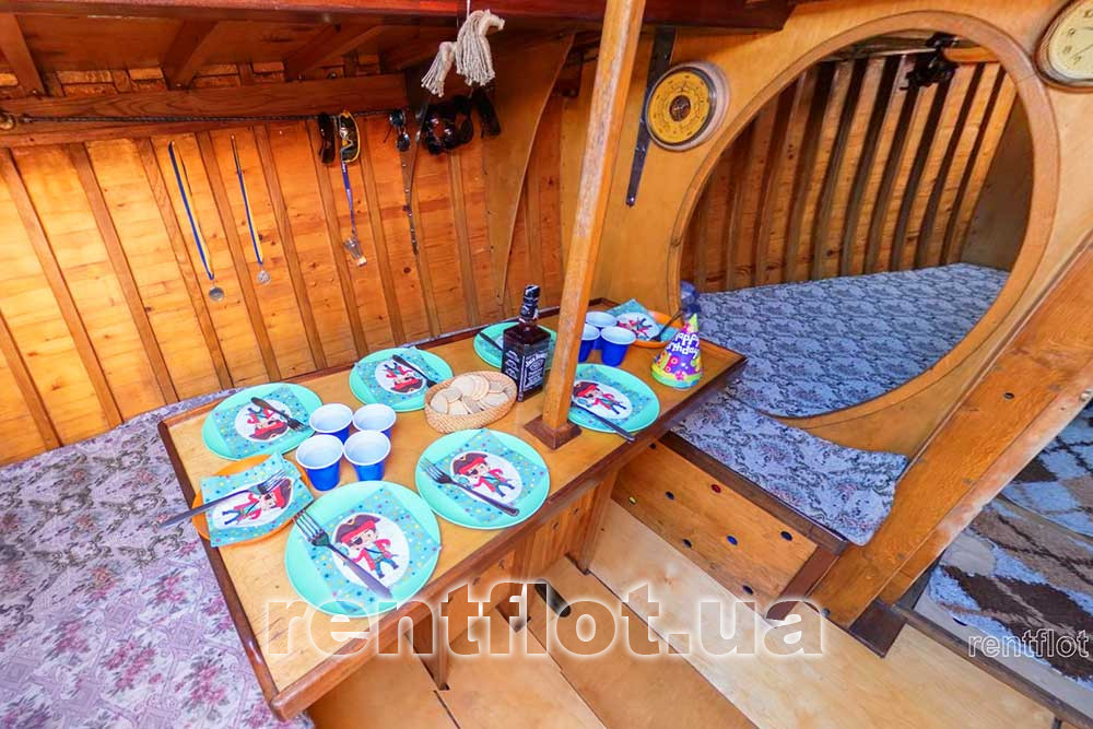 Збільшити фото кают-компанії парусної яхти Воля Кают-компанія парусної яхти Воля