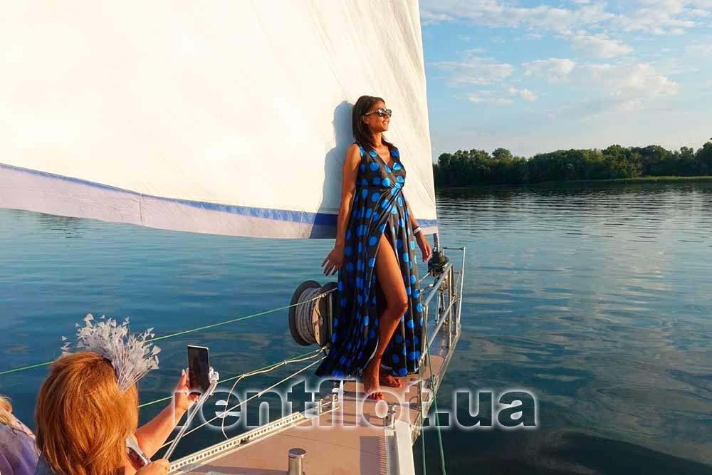 Photo session on the bow of the yacht Volya
