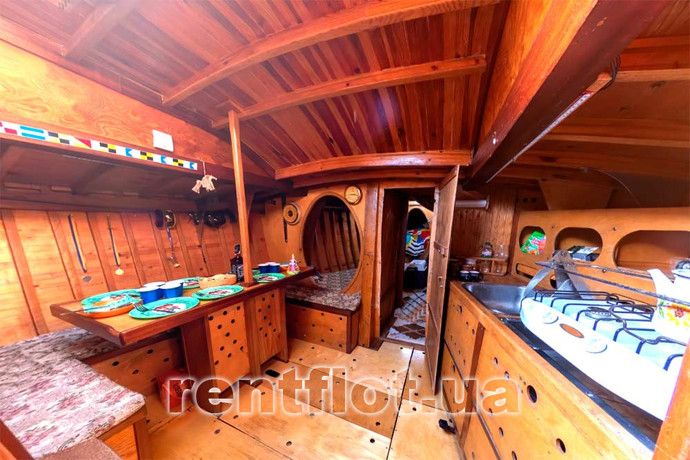 Збільшити фото загального вигляду кают-компанії парусної яхти Воля Загальний вигляд кают-компанії парусної яхти Воля