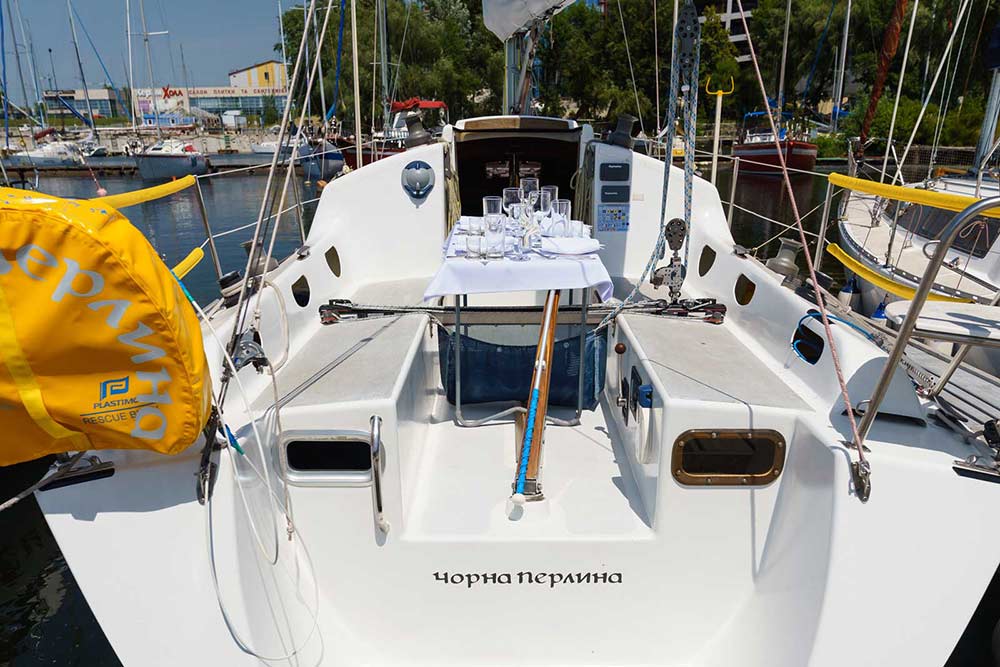 Увеличить фото корми парусной яхты Черная Жемчужина Корма парусной яхты Черная жемчужина