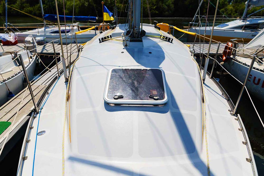 Увеличить фото люка в кают-компанию парусной яхты Черная жемчужина Люк в кают-компанию парусной яхты Черная жемчужина