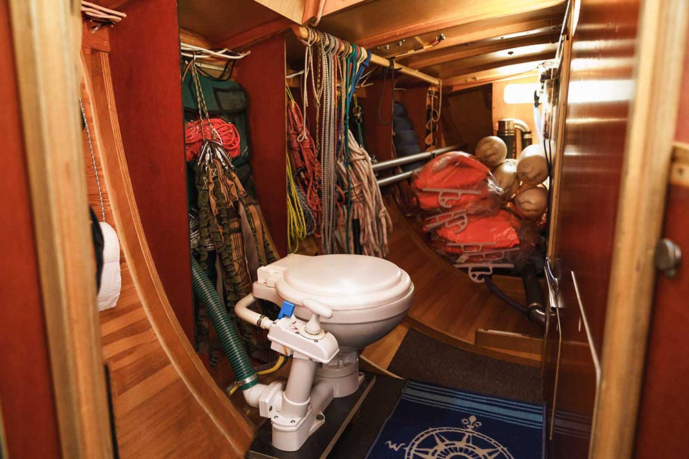 Увеличить фото гальюн парусной яхты Черная жемчужинам Гальюн парусной яхты Черная жемчужина