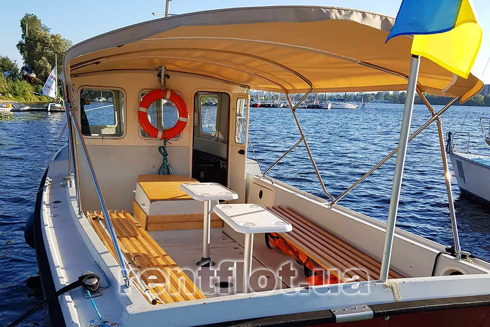 Enlarge photo of Malina boat cockpit Cockpit of the boat Malina