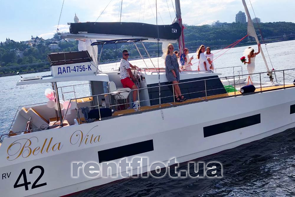 Збільшити фото гостей на катамарані Белла Віта Гості на катамарані Белла Віта