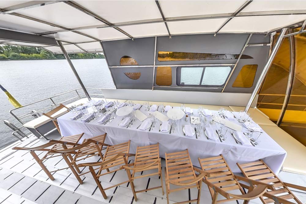 Enlarge photo of the banquet on the catamaran Fiesta Banquet on the catamaran Fiesta