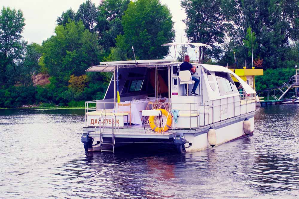 Enlarge photo of the catamaran Fiesta waiting for guests Catamaran Fiesta awaiting guests