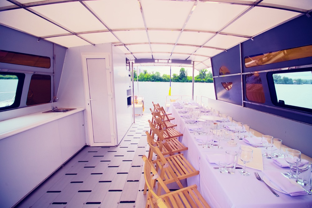 Enlarge photo of the salon for 20 seats of the catamaran Fiesta Salon for 20 seats of the catamaran Fiesta