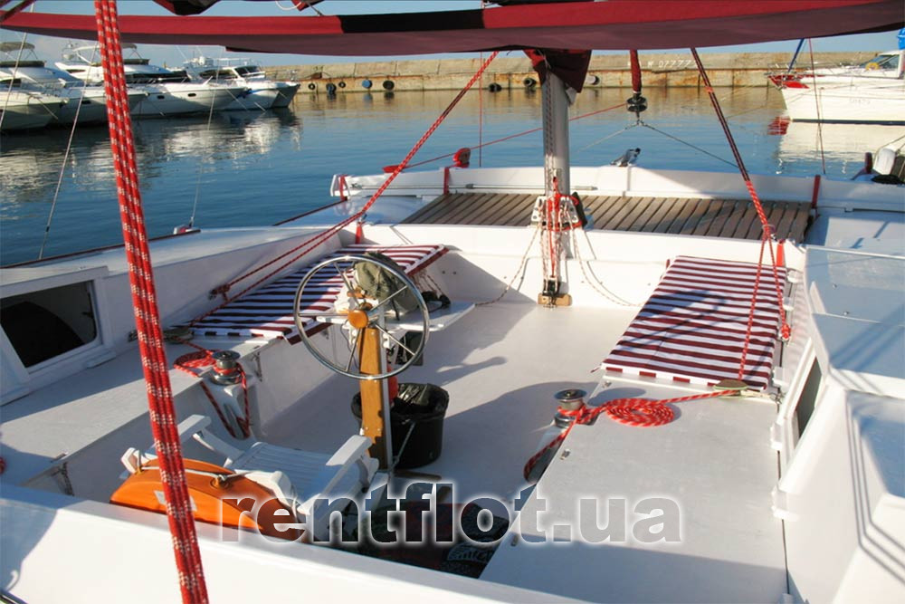 Enlarge photo of the cockpit of the catamaran Aladdin Cockpit of the catamaran Aladdin