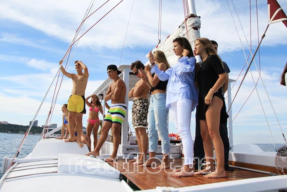 Enlarge photo of the corporate party on the Sindbad catamaran Corporate party on the Sindbad catamaran
