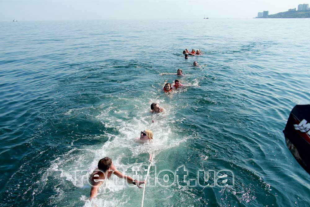 Enlarge photo of entertainment on the Sindbad catamaran Entertainment on the Sindbad catamar