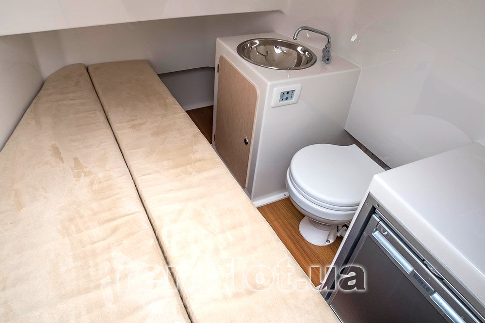 Збільшити фото каюти моторного катера Атлантик-750 Cabin of motor boat Atlantic-750