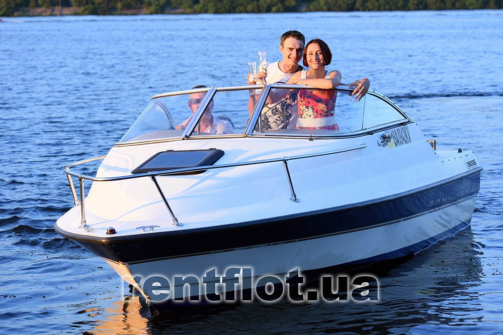 Романтична прогулянка на катері Бейлайнер-192