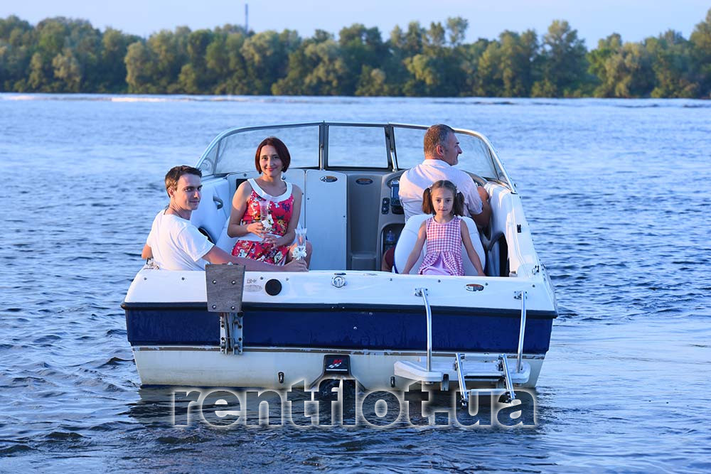 Корма катера Бейлайнер-192