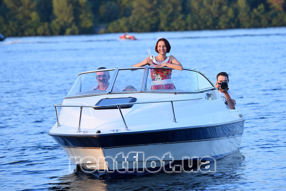 Свято на катері Бейлайнер-192